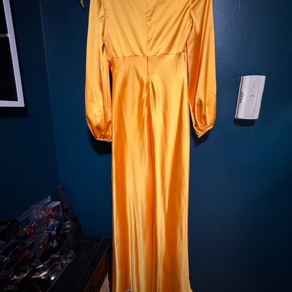 Elegant Yellow Satin Dress - Picture 5 of 11